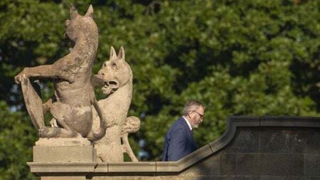 Tributes paid as ‘fair, tough and reasonable’ Doug Beattie quits as UUP leader