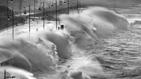 Met Éireann warns of high tides and coastal flooding