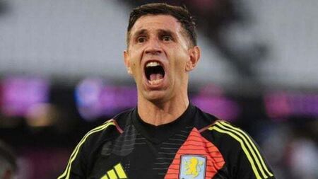 Emiliano Martinez signs new long-term Aston Villa deal