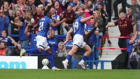 Liam Delap’s fine strike not enough for Ipswich as Fulham claim a point