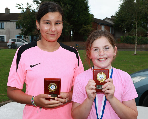  Jessica and Molly, helpers of the year.