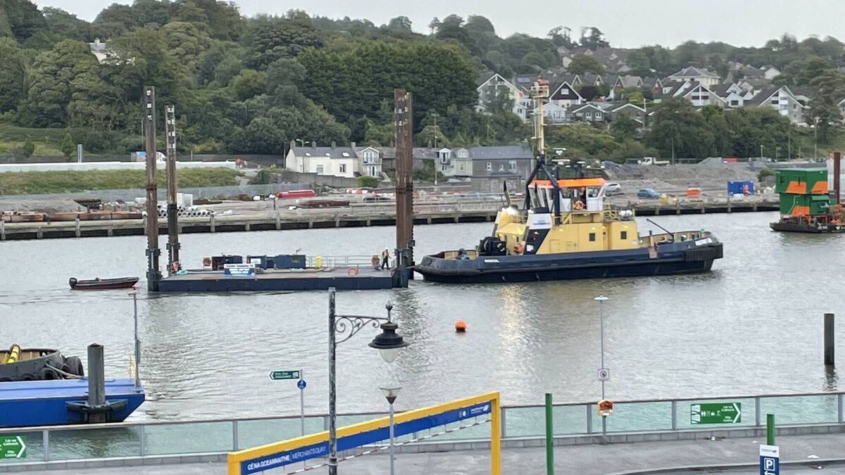 Crane with 900 tonnes capacity on way to Waterford