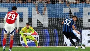 Mikel Arteta lauds David Raya’s double save as best he’s ever seen in career