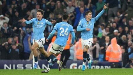 Man City score stoppage-time equaliser to deny 10-man Arsenal in Etihad thriller