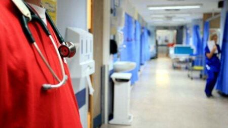 Hospital overcrowding: 505 patients waiting for beds