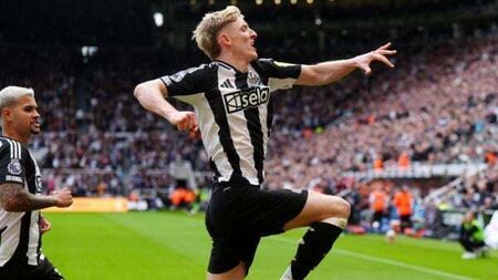 Anthony Gordon earns Newcastle a point against champions Manchester City