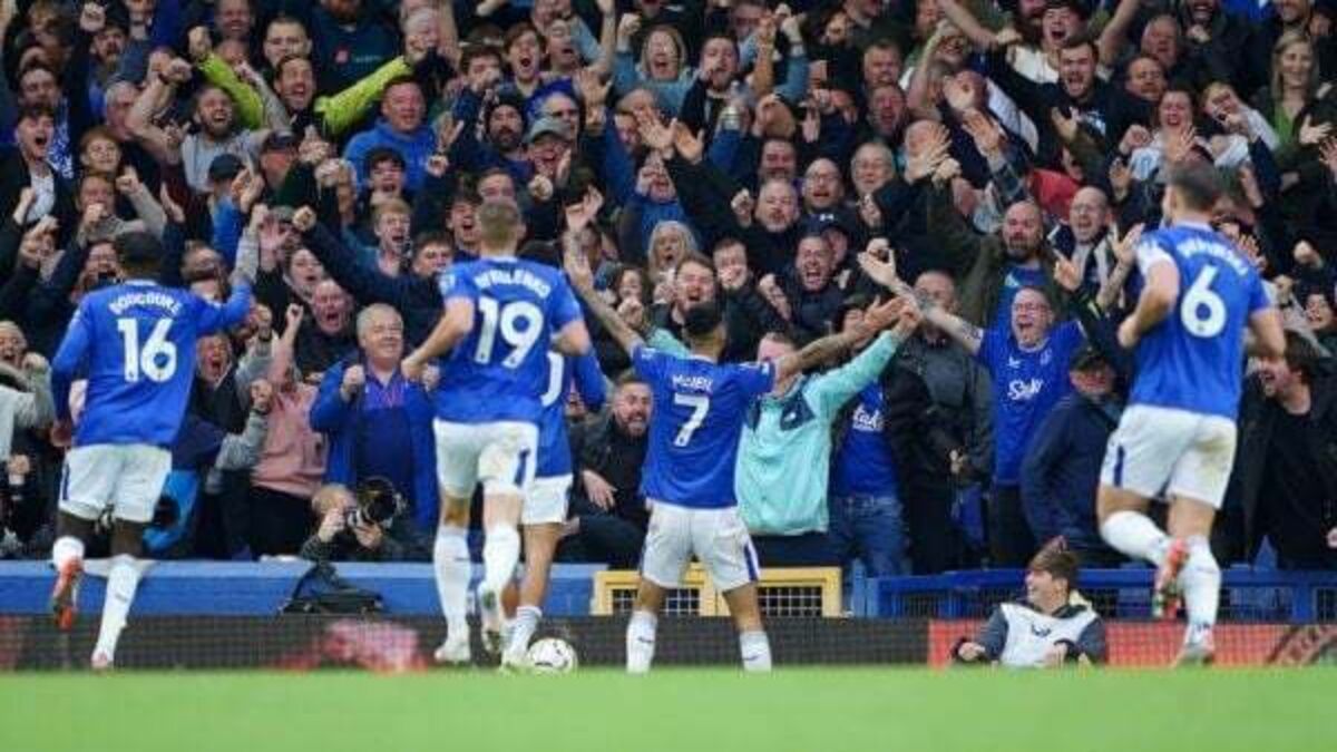 Dwight McNeil’s double downs Crystal Palace and ends Everton’s wait for a win