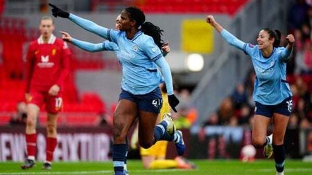 Khadija Shaw at the double as Man City hit back to beat Liverpool at the death