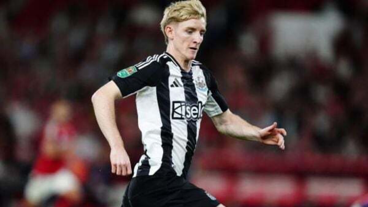 Anthony Gordon signs new contract at Newcastle