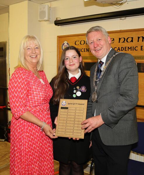 Lucy A. Power receiving The Spirit of Transition Year Award. From left to right: Orla Bolger (Principal), Lucy A. Power, and Mayor Cllr Jason Murphy.Photo: John Power