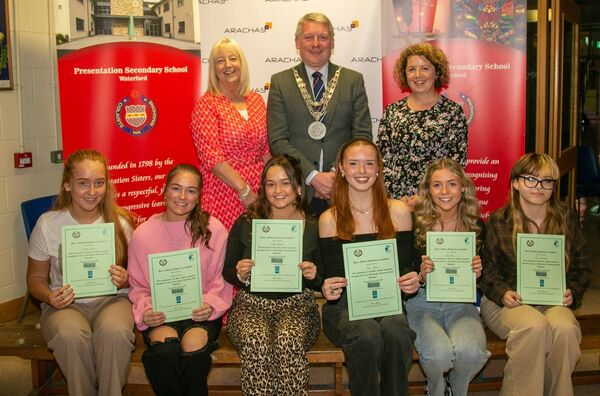 Green-Schools Certificates. Back row: From left: Orla Bolger (Principal), Mayor Cllr Jason Murphy, Trish Byrne (Green- Schools Coordinator). Front row: From left: Holly Furlong, Sophie O’Shea, Charley Fitzgerald, Cara Hayes, Ella Foley, and Emma Dempsey. Photo: John Power