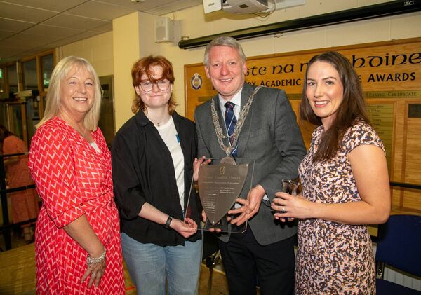 Róisin O'Shea waters receiving The Senior English Award. From Left to Right: Orla Bolger (Principal), Roisin O’Shea Waters, Mayor Cllr Jason Murphy, Caroline Fox (English teacher).