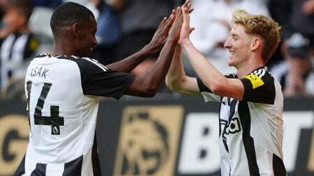 Eddie Howe tells Newcastle stars to earn new deals by ending trophy drought