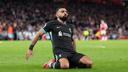 Mohamed Salah equaliser denies Arsenal victory against title rivals Liverpool
