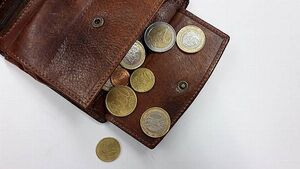 Nearly 50% parents give their children pocket money Nearly 50% parents give their children pocket money