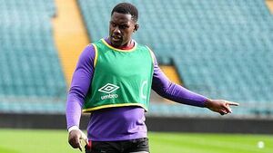 Maro Itoje confident there is ‘no divide’ in England squad over enhanced deals