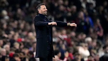 Ruud van Nistelrooy wants to stay at Man Utd as Ruben Amorim talks continue