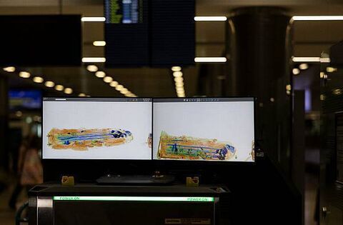 Man (20s) arrested after cocaine worth €210,000 found in luggage at Dublin Airport - Contact Us - Waterford News & Star