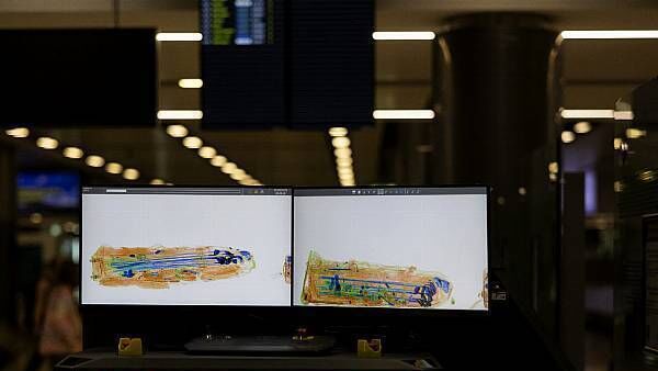 Man (20s) arrested after cocaine worth €210,000 found in luggage at Dublin Airport