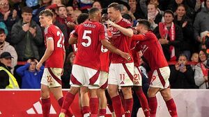 Nottingham Forest climb to third with emphatic win over 10-man West Ham