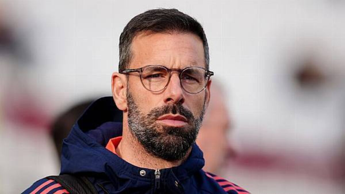 Sunday sport: Man United draw with Chelsea in van Nistelrooy's first league game