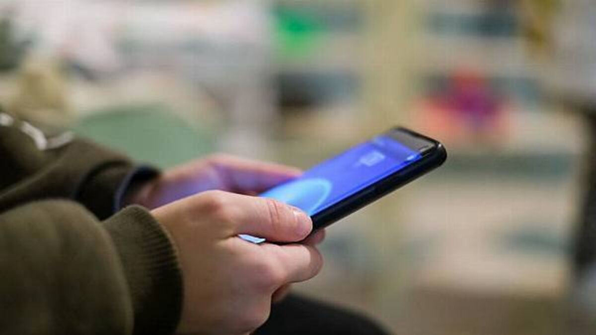 Teacher guilty of professional misconduct over inappropriate texts to male students