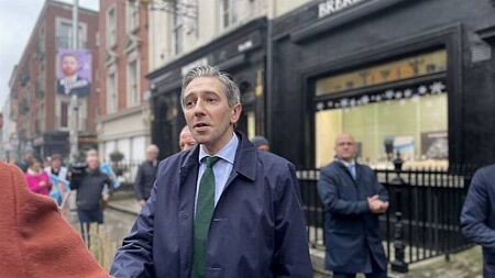 Policy differences ’emerging’ between Fianna Fáil and Fine Gael – Harris