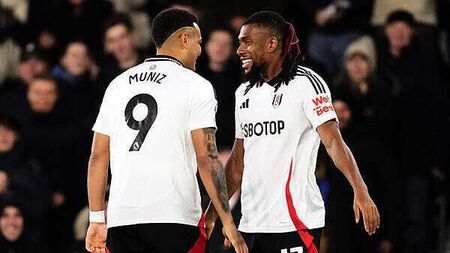 Alex Iwobi brace gives Fulham victory over Brighton