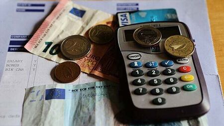 Irish citizens earn nearly €90 more per week than non-Irish nationals - CSO