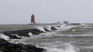 Storm Darragh: Coast Guard advises public to stay away from coastal areas due to high winds Storm Darragh: Coast Guard advises public to stay away from coastal areas due to high winds