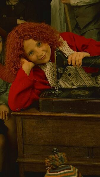 Annie - a singer with a Singer. Annie - a singer with a Singer.
