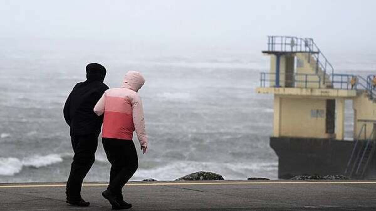 Met Éireann issues weather warnings during weekend before Christmas