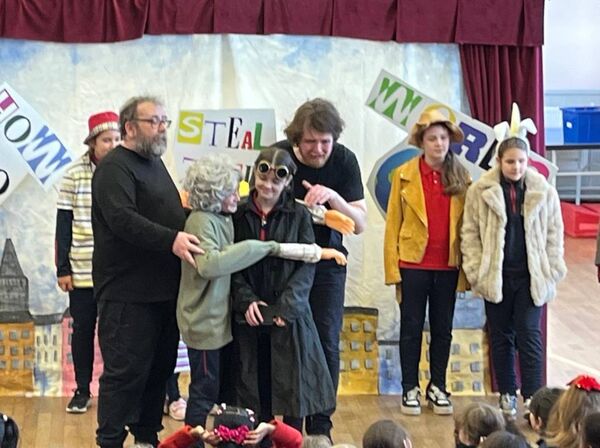 St Ursula's Primary School Red Kettle Christmas Show St Ursula's Primary School Red Kettle Christmas Show