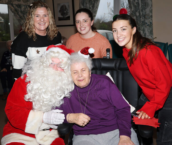 Santa visits Killure Bridge Nursing Home for its annual Christmas Party. 	All Photos: Joe Evans