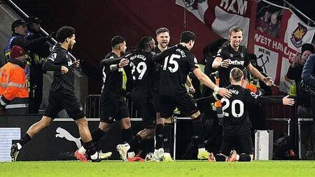 Jarrod Bowen extends West Ham’s unbeaten run to four matches at Southampton