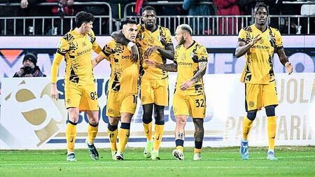 Lautaro Martinez ends goal drought as Inter keep pressure on Serie A leaders