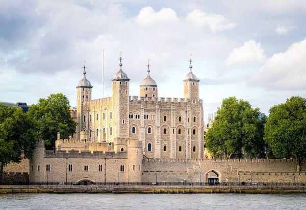 The canon was displayed at the Tower of London without any reference to Ireland. 