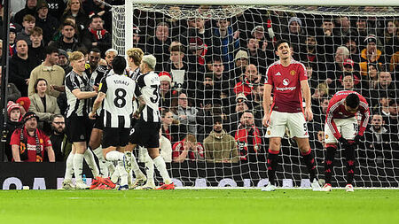 Sorry Manchester United slump to another defeat as Newcastle claim deserved win