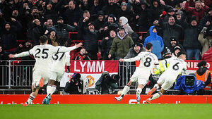 Manchester United dig deep to draw with Liverpool in Anfield thriller