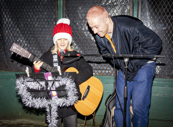 Two local celebrities, Toby McDonald and Moncrieff, supporting Busk Aid for Tinteán House. Two local celebrities, Toby McDonald and Moncrieff, supporting Busk Aid for Tinteán House.