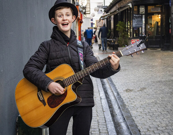 Max O'Byrne, supporting Busk Aid for Tinteán House. Max O'Byrne, supporting Busk Aid for Tinteán House.