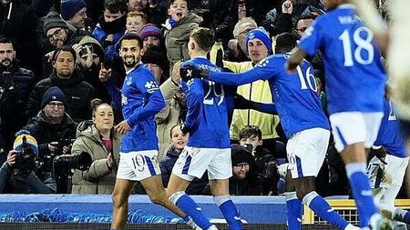 Everton react to Sean Dyche exit with cup win as David Moyes prepares to return