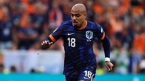 Aston Villa sign Netherlands forward Donyell Malen from Borussia Dortmund