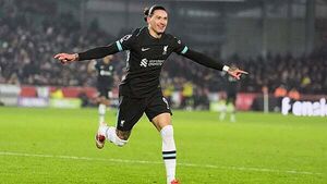 Darwin Nunez nets late double as leaders Liverpool snatch victory at Brentford