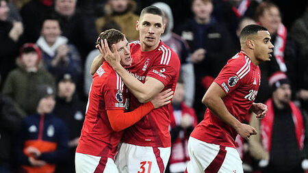 Nottingham Forest fend off Southampton to maintain unlikely title push