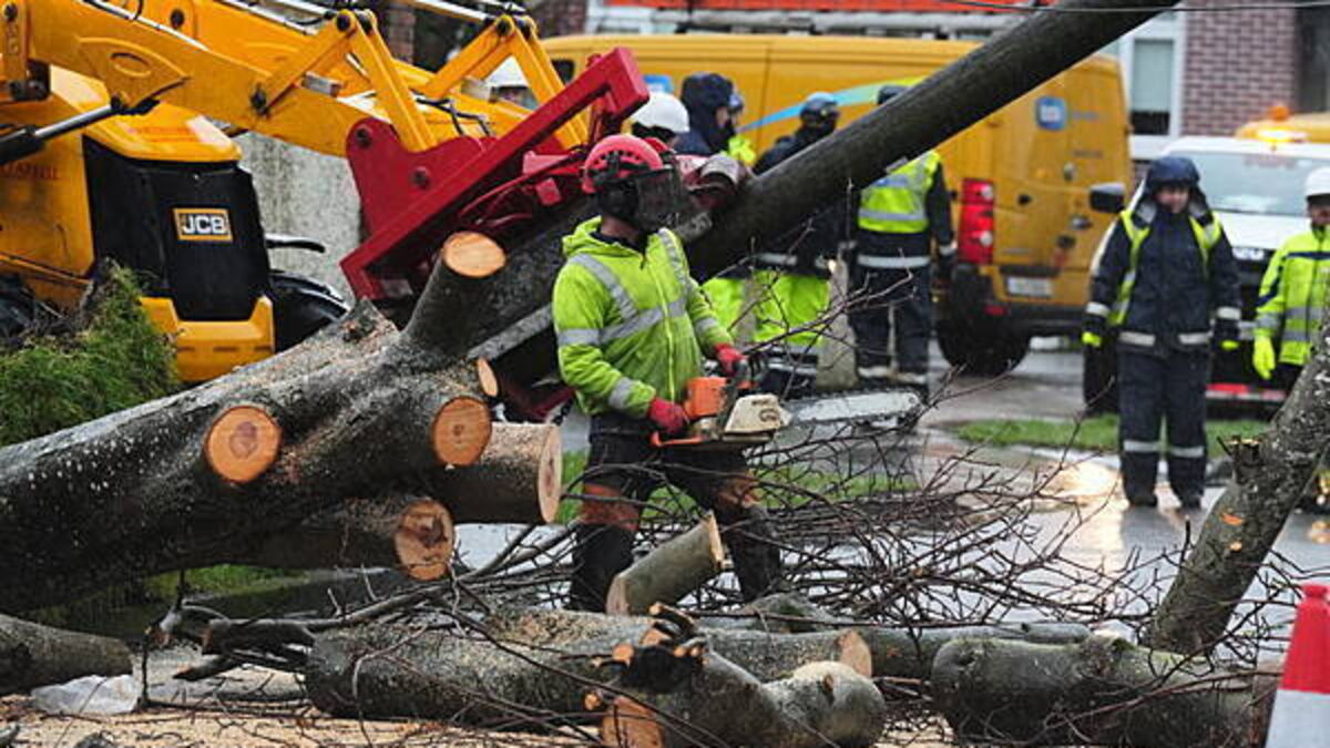 Warnings in place for Storm Herminia as 330,000 remain without power after Éowyn