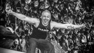 WATCH: Moncrieff performing on top of his tour bus in Waterford City's Apple Market