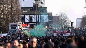 Manchester United fans protest against owners ahead of Arsenal clash