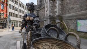 Man jailed for public offence at Molly Malone statue