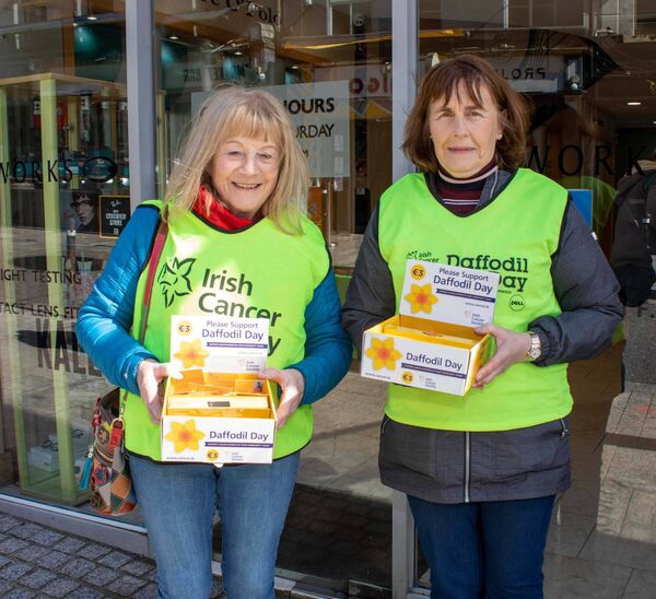 Pictured were volunteers Dearbhla Delahunty and Noeline Hayes.